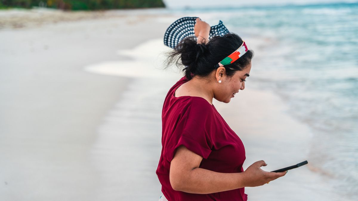 Choisir son forfait eSIM avant de partir aux Philippines. Photo : Chait Goli / Pexels