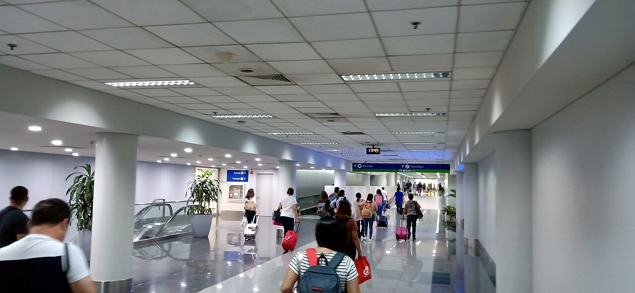 Hall d'arrivée du terminal 3 de l'aéroport international de Manille, où le tampon de 30 jours est apposé. Photo : RoyKabanlit / CC BY-SA 4.0 via Wikimedia Commons