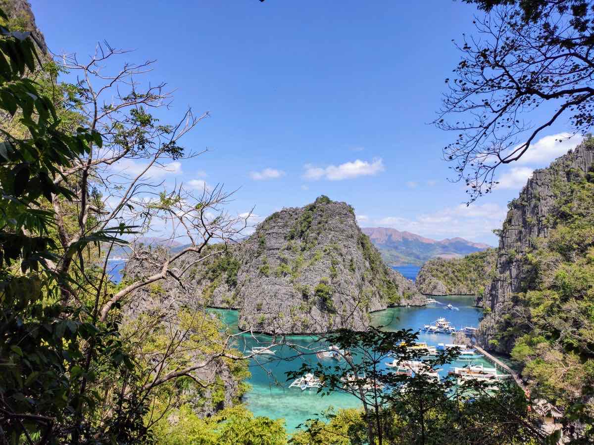 La crique d'accès de Kayangan Lake, sur l'île de Coron. Photo : Koushalya Karthikeyan / Pexels