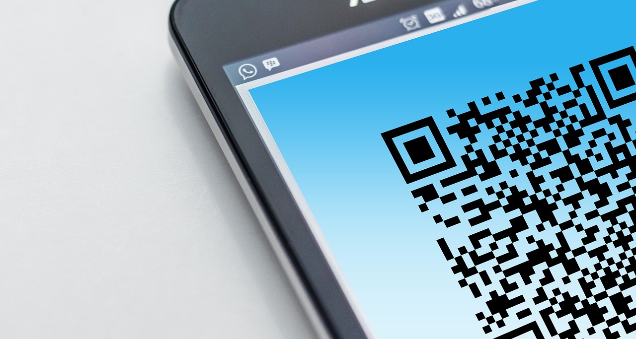Le QR code e-Travel se présente sur téléphone au comptoir d'immigration. Image : geralt / Pixabay