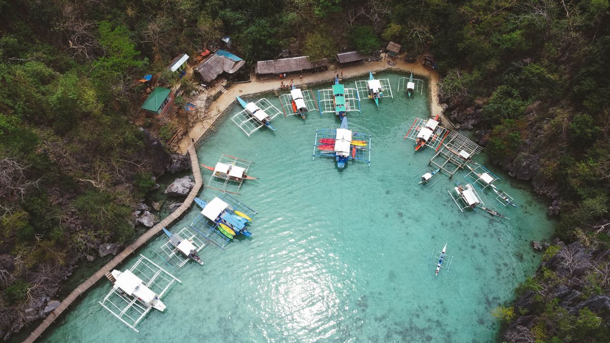 Le mouillage des bangkas sur l'île de Coron. Photo : Jay CP / Pexels
