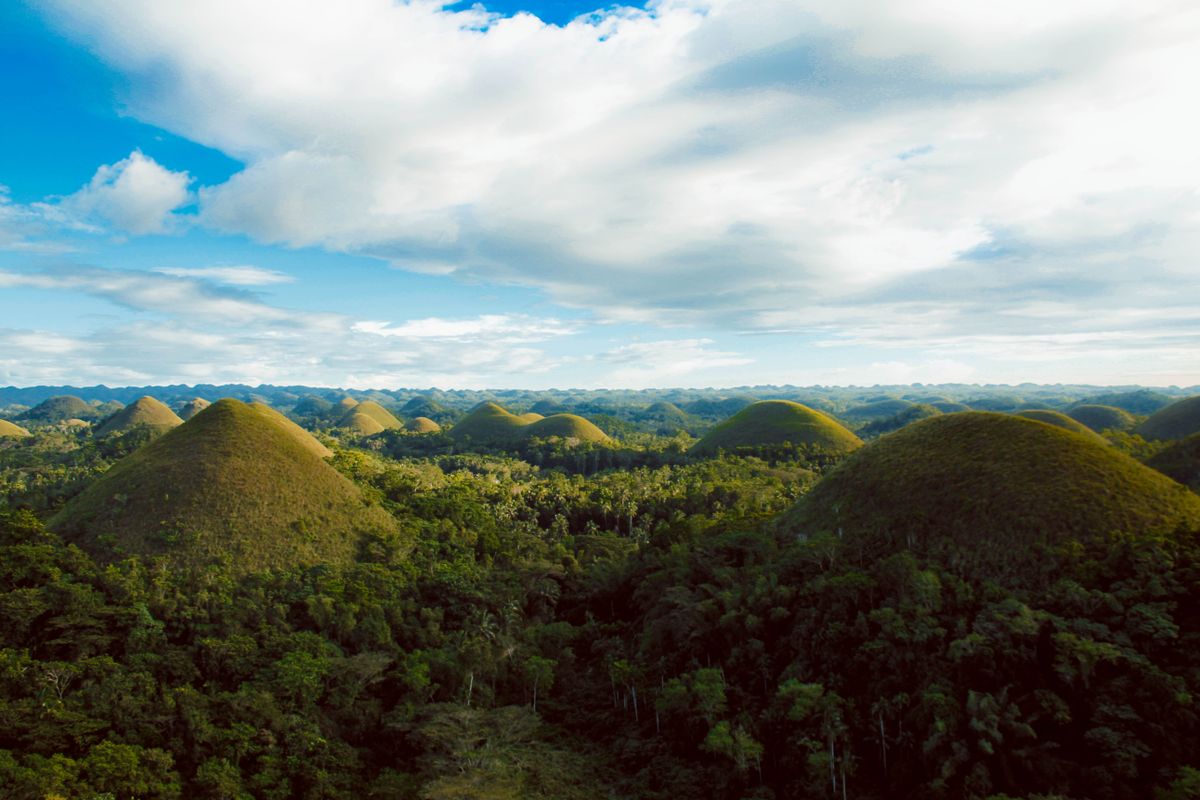 Les Chocolate Hills de Bohol vues d'en haut. Photo : NIC LAW / Pexels