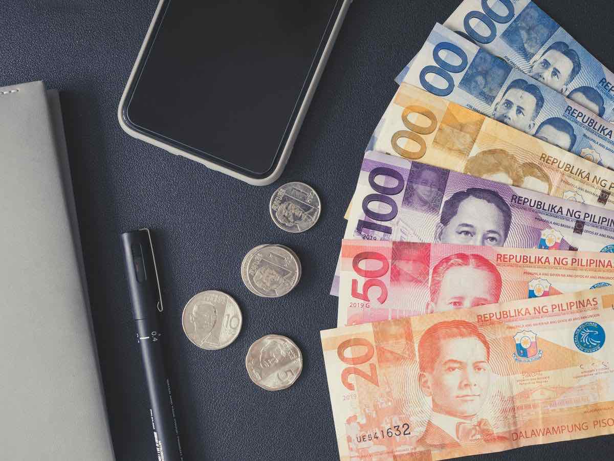 Pesos philippins : les coupures de 20, 50, 100, 500 et 1 000. Photo : Angie Reyes / Pexels