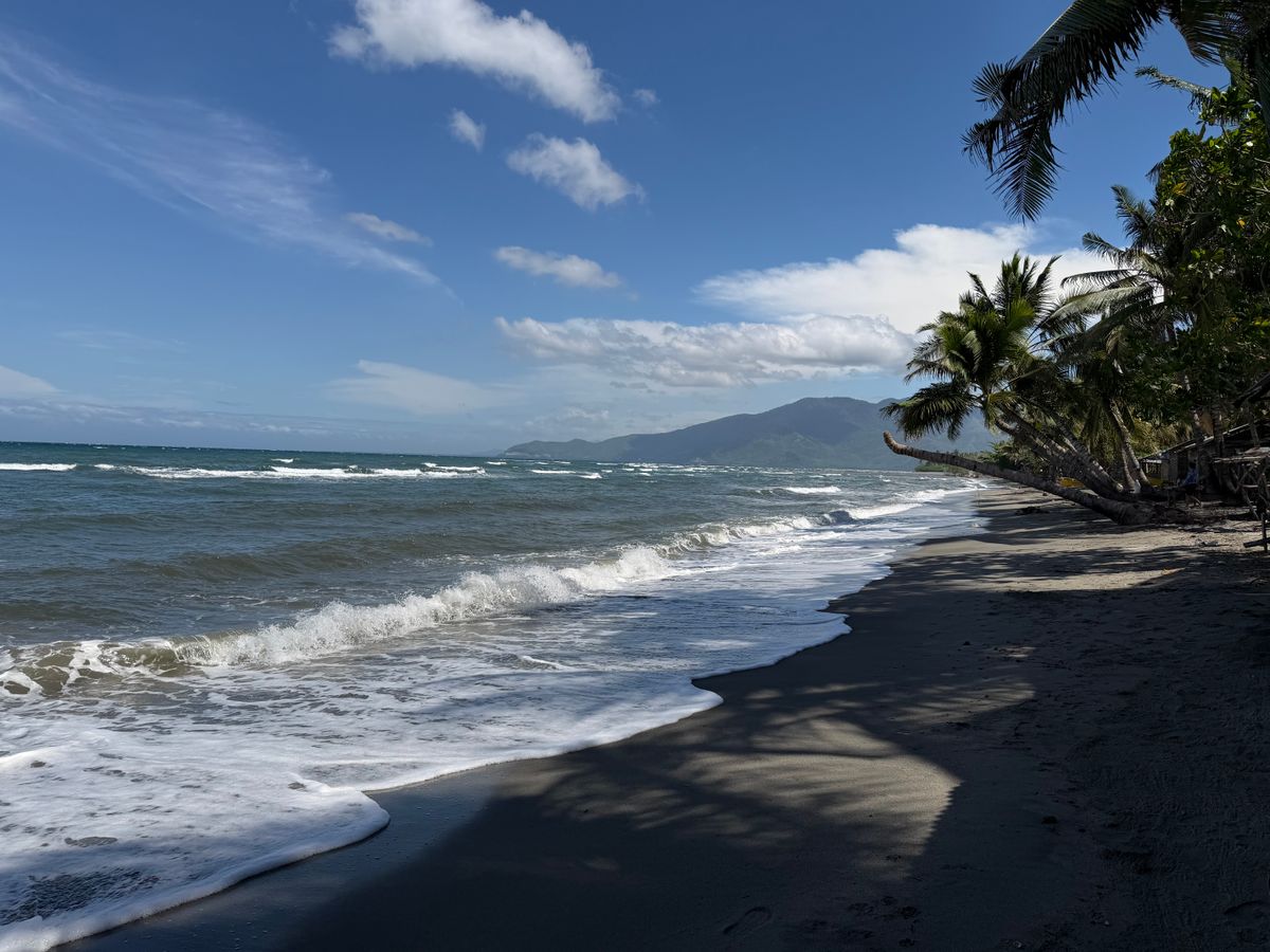 Sur une même plage, le ciel change radicalement selon le mois. Photo : Frances Lapid / Pexels