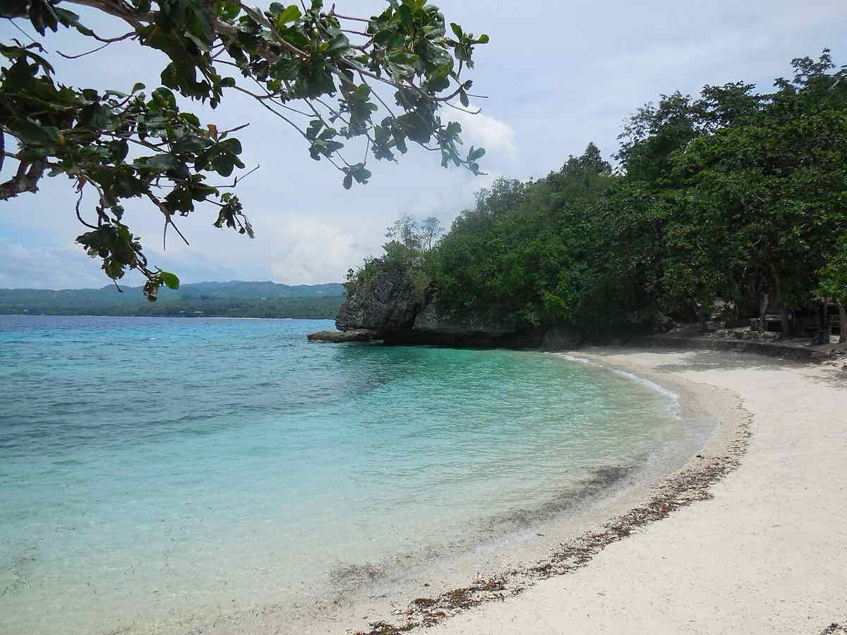 La crique de sable blanc de Salagdoong Beach, Maria, Siquijor