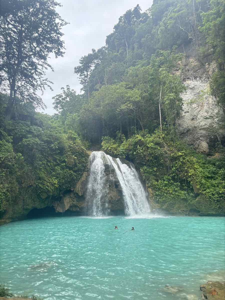 Chute de Kawasan à Badian, Cebu, et son bassin turquoise